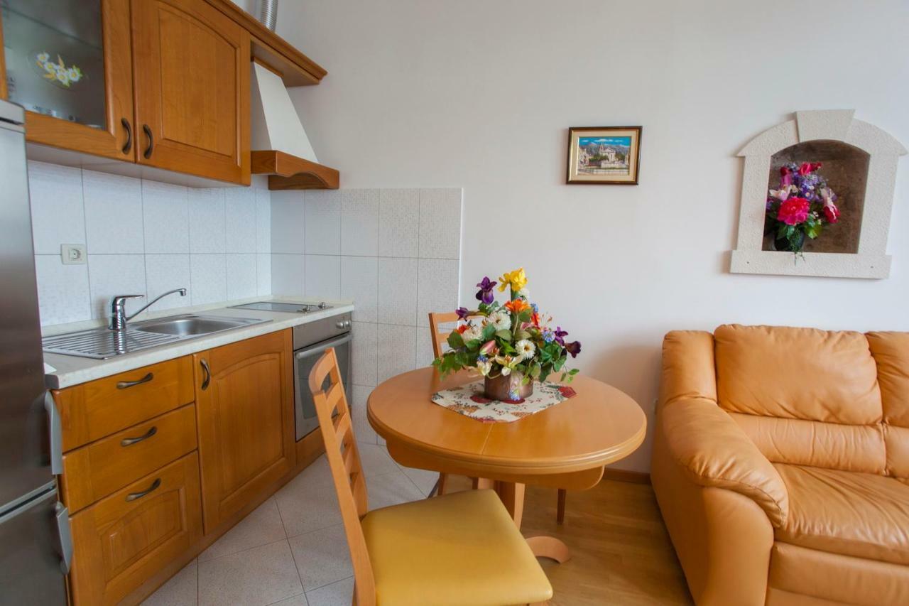 Apartments Vlado Podgora Bagian luar foto